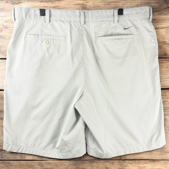 Nike Golf Men's Pin Striped White and Gray Casual Golf Shorts Sz 38 - Picture 2 of 6